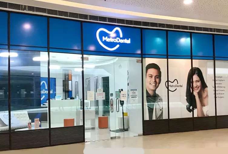 A blue and white sign displaying the Metro Dental clinic logo